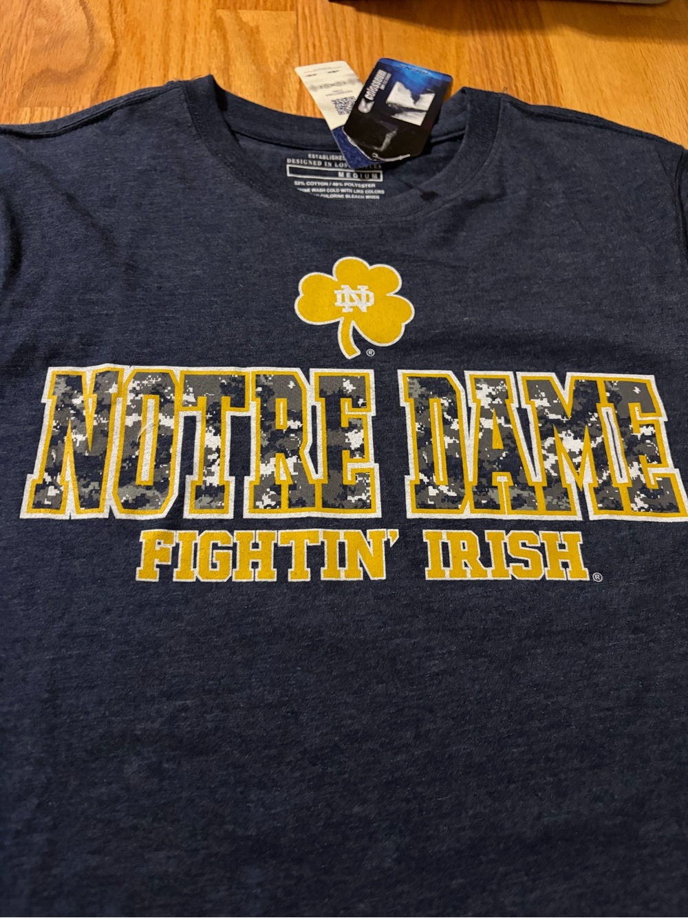 Colosseum Navy T‑Shirt with Yellow Clover Graphic - Picture 3 of 7